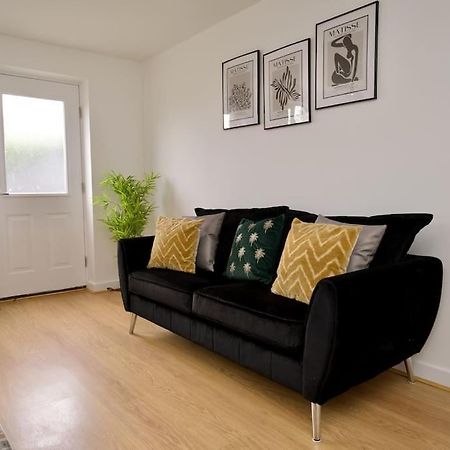 Villa Highley'S Nest - Fully Furnished Gem, Free Private Parking, Sky Tv & Netflix Coventry Exterior foto