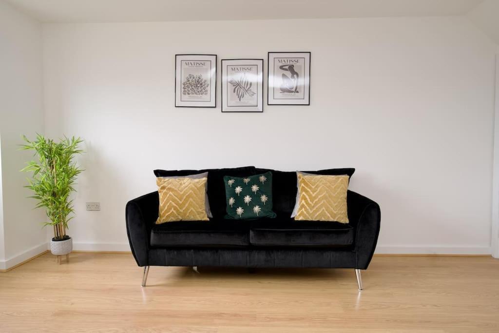 Villa Highley'S Nest - Fully Furnished Gem, Free Private Parking, Sky Tv & Netflix Coventry Exterior foto