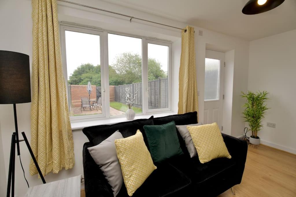 Villa Highley'S Nest - Fully Furnished Gem, Free Private Parking, Sky Tv & Netflix Coventry Exterior foto