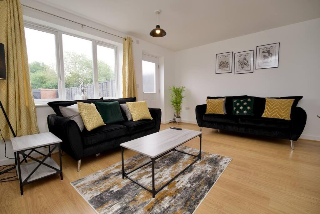 Villa Highley'S Nest - Fully Furnished Gem, Free Private Parking, Sky Tv & Netflix Coventry Exterior foto
